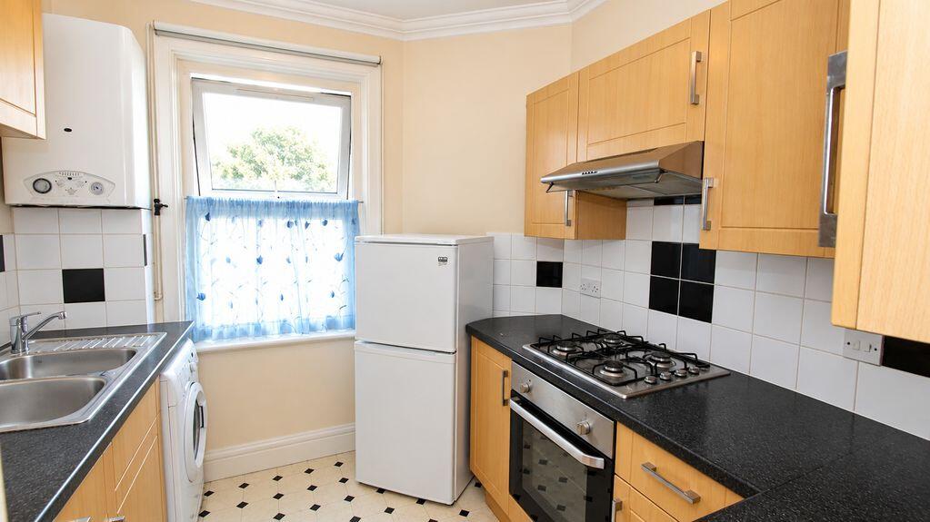 Main image of property: Studio Flat to Rent – Palmers Green N13