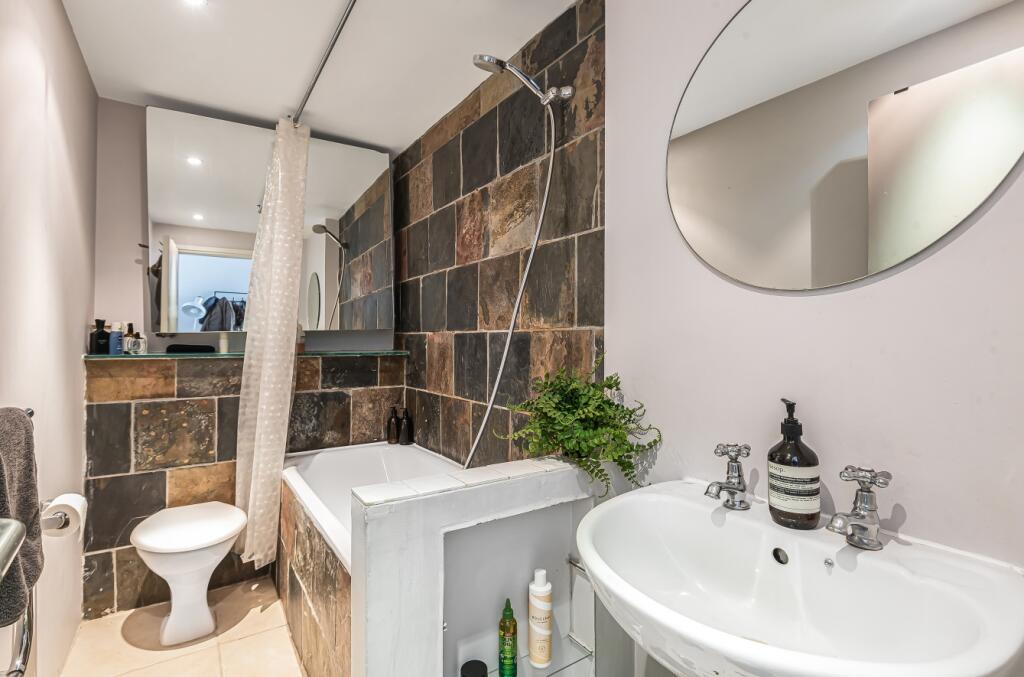 Apartment in London - More
