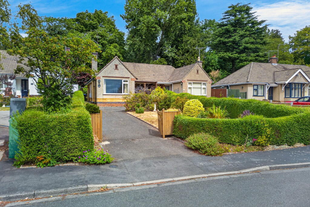 2-bed semi-detached on Park Drive, Market Harborough, £280,000