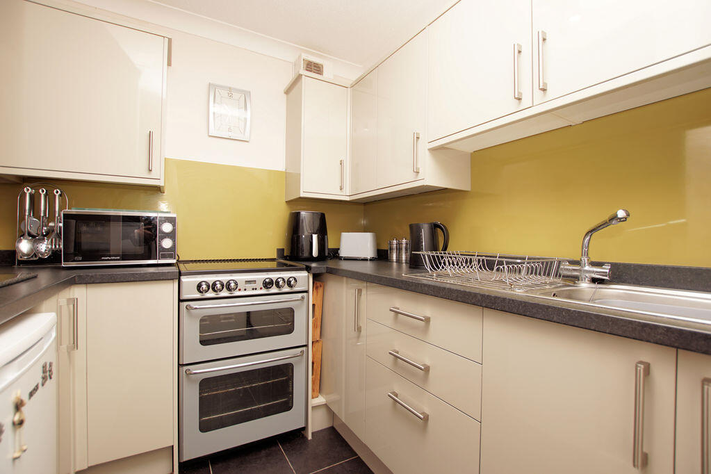 Berkeley Court, Lee-On-The-Solent, PO13 photo 2