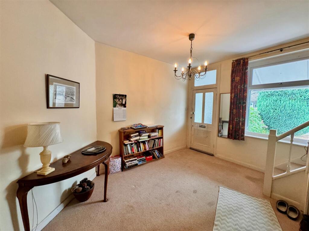 12, Lansdowne Avenue, Codsall, Wolverhampton photo 3