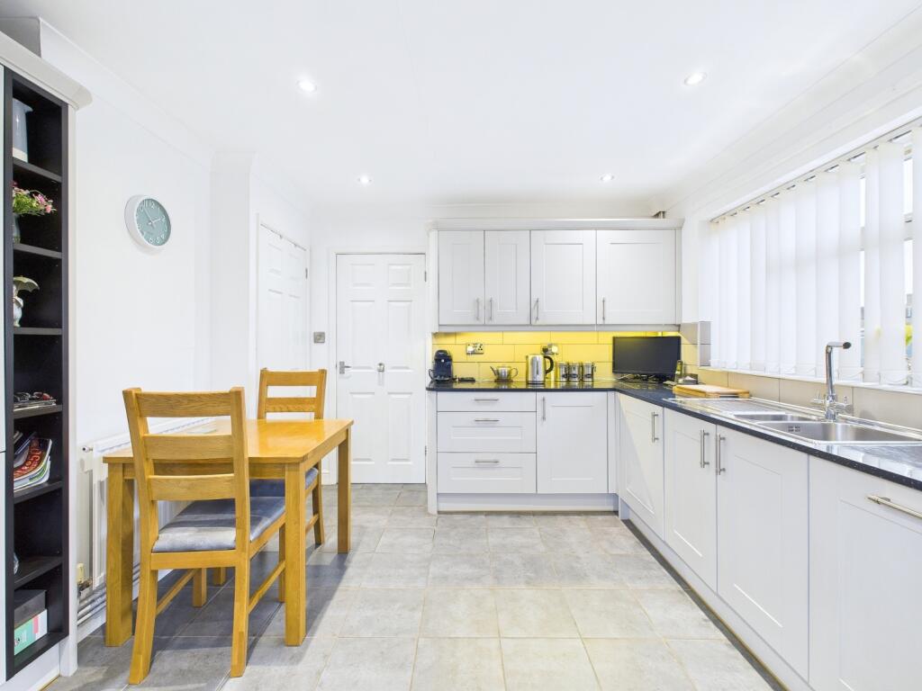 Wisteria Road, Yaxley, Peterborough, PE7 3YX photo 3