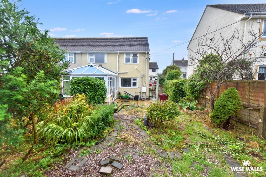 House in Goodwick, Fishguard and Goodwick - View 4