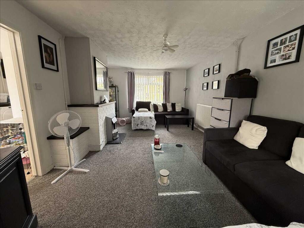 Taunton Avenue, Corby photo 4