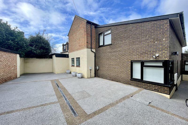 The Green Claygate photo 4
