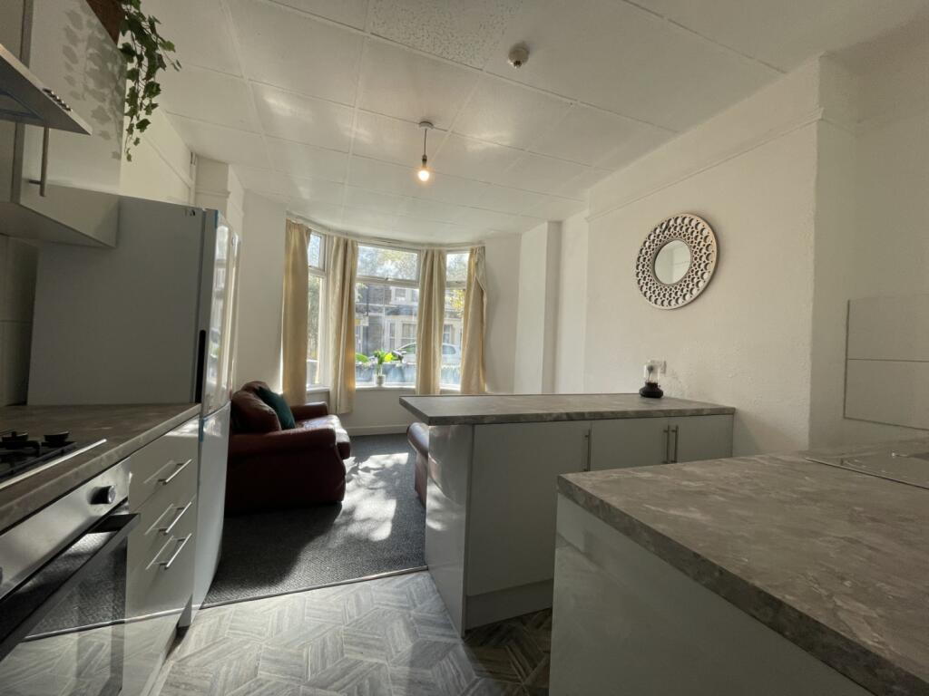 Apartment in Cardiff, Adamsdown - View 3