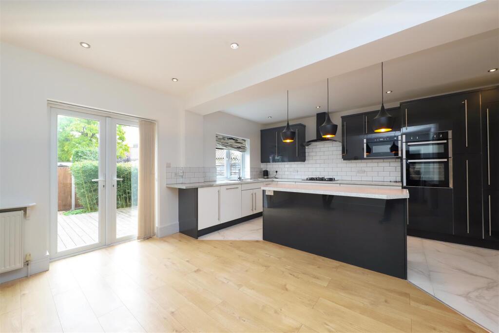 Hilliards Road, Uxbridge, UB8 photo 2