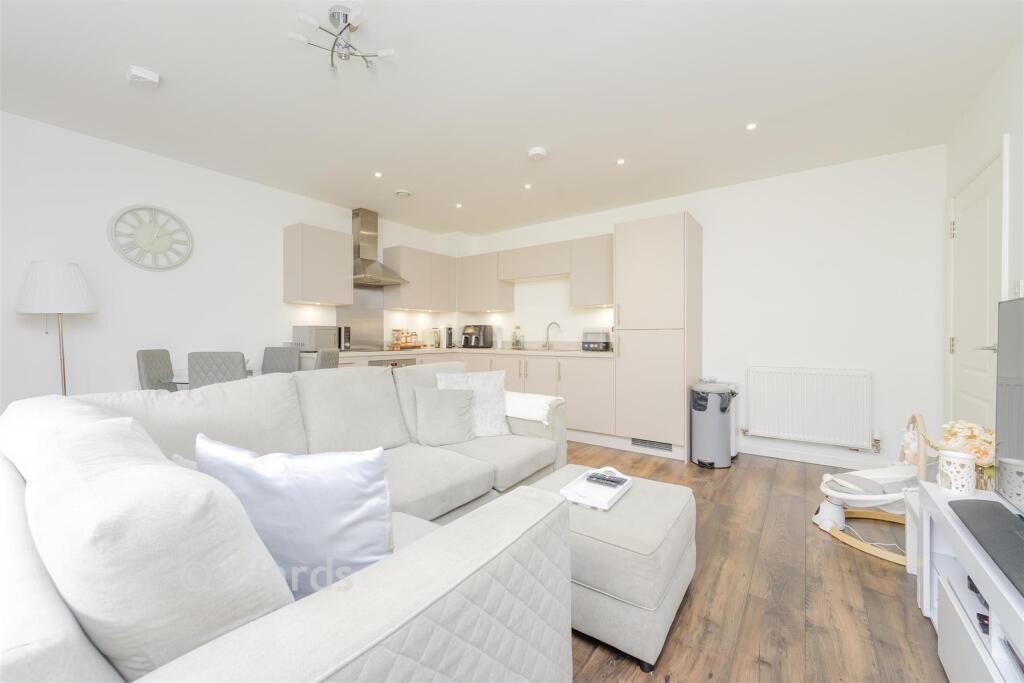 Apartment in Dartford - View 3