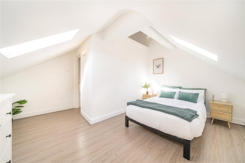 Apartment in London - More