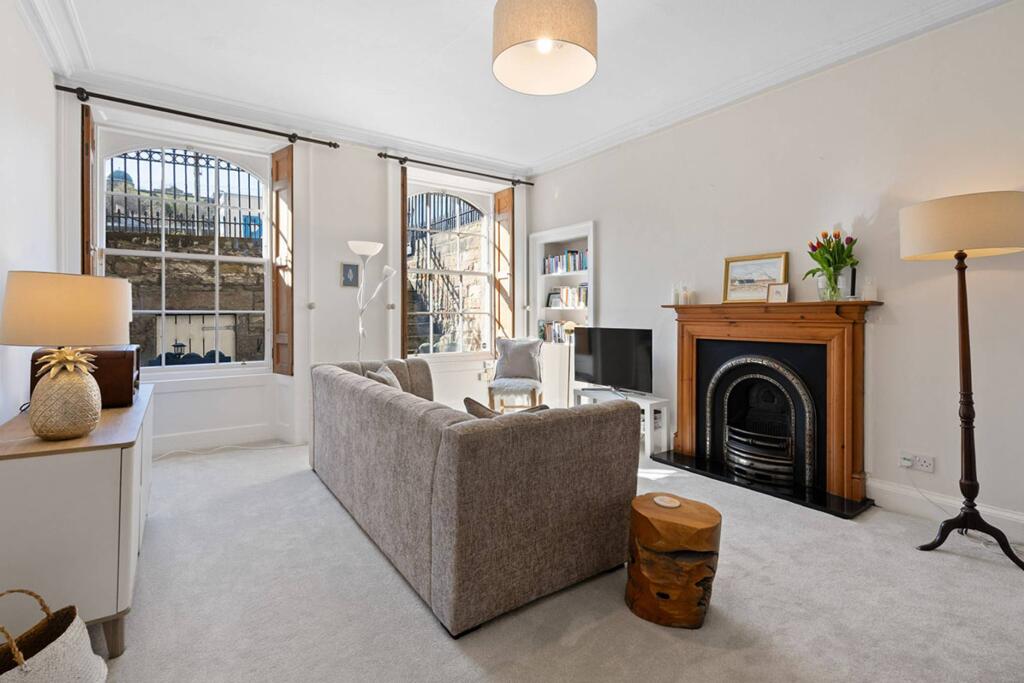 Apartment in Edinburgh, Leith Central - View 3