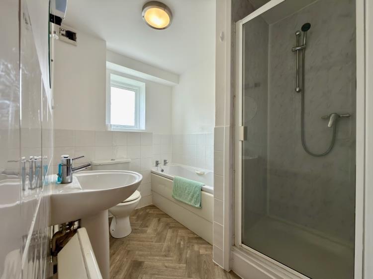 Flat 1 20 Alan Road,  Ipswich photo 4