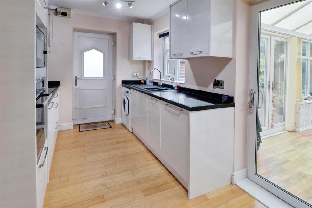 House in Bradfield Green, Leighton - View 4