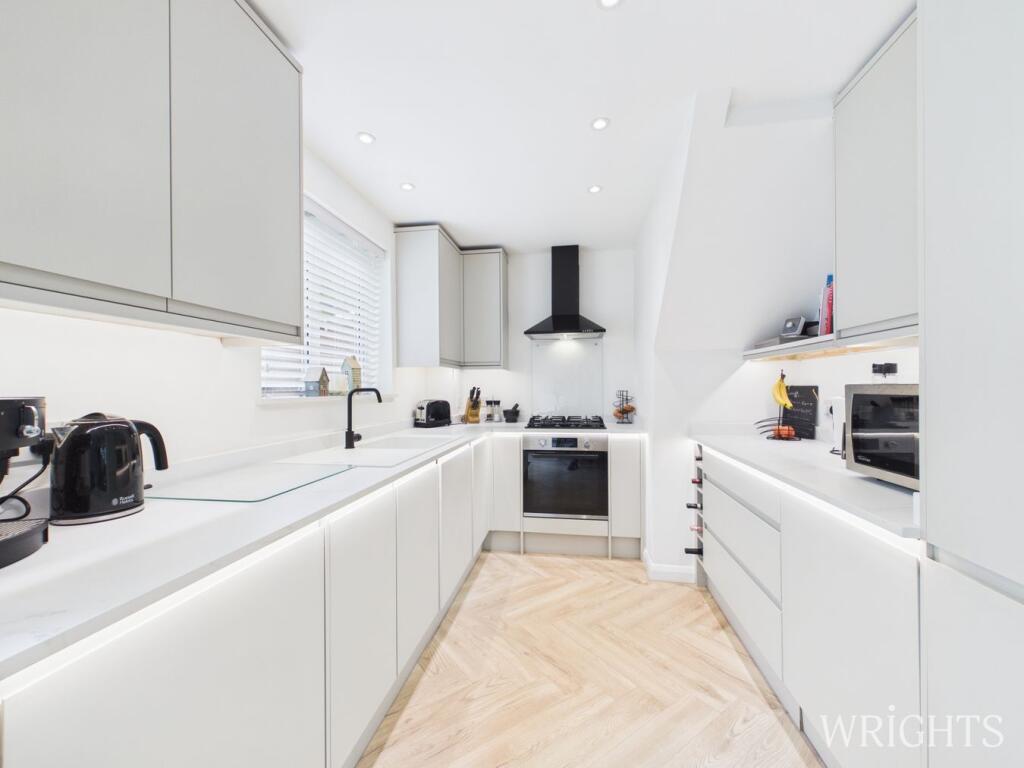 House in Welwyn Hatfield, Hertfordshire - View 2