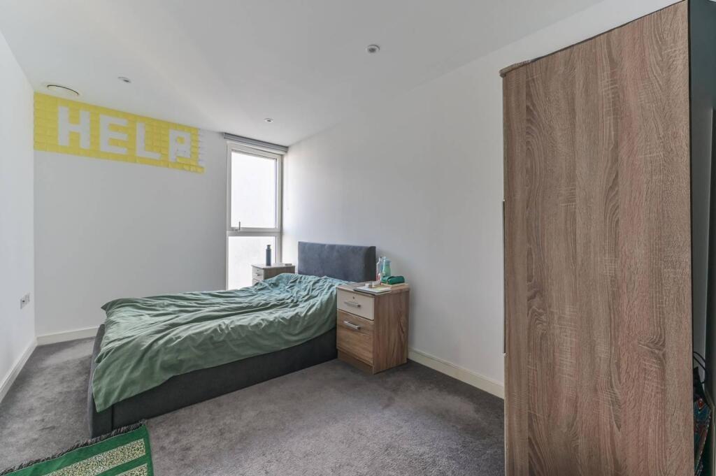 Apartment in Croydon - View 5