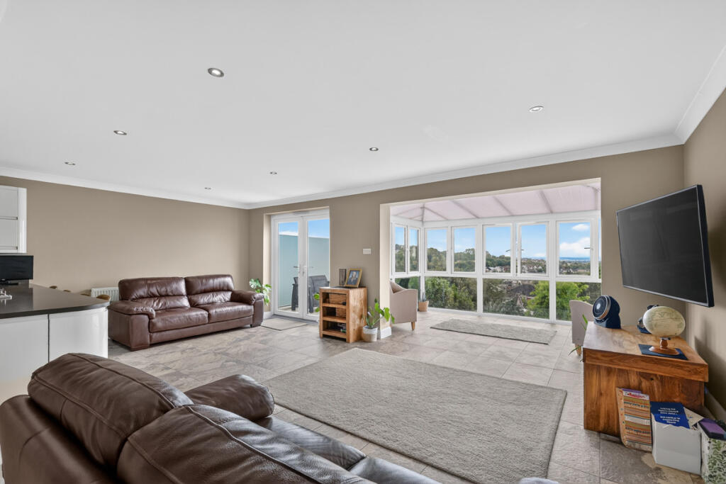 House in Southend-on-Sea - More