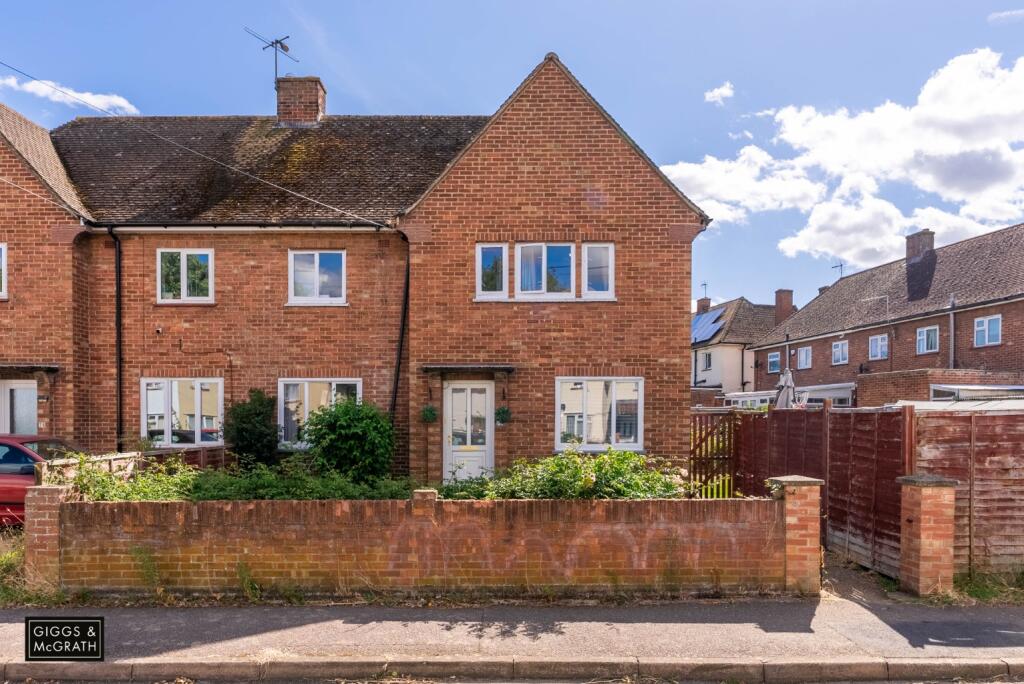4-bed semi-detached on Ambury Hill, Huntingdon, Cambridgeshire, PE29 1JQ, £260,000