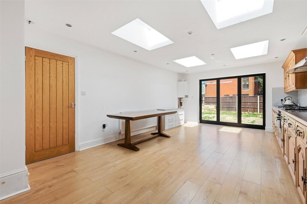 Apartment in London - More
