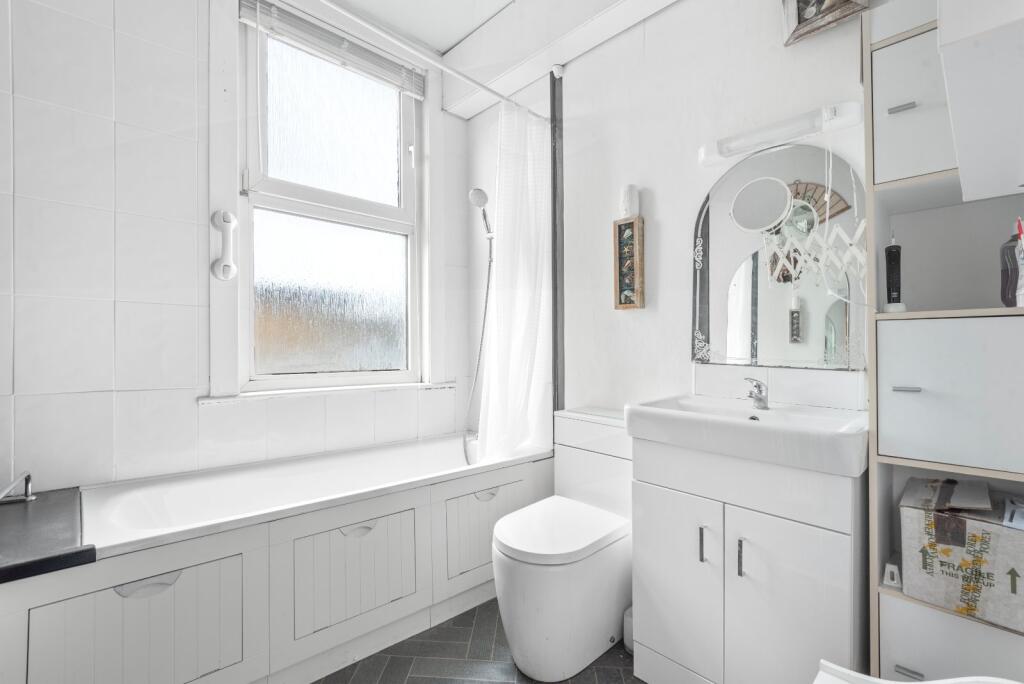 2 bedroom end of terrace house for rent