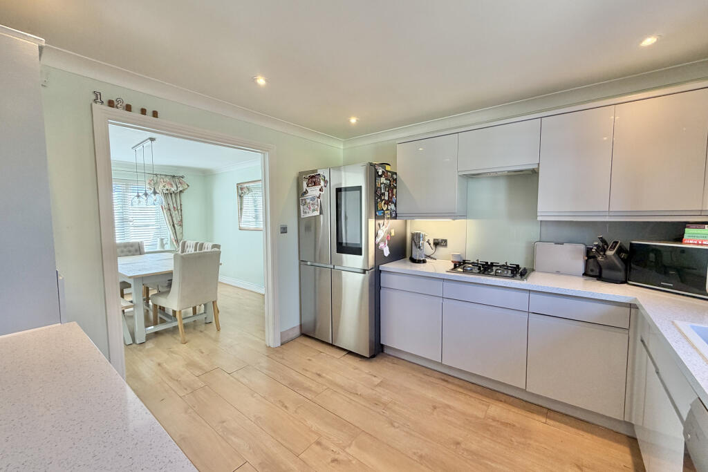 Palmarsh Crescent, Hythe, Kent photo 3