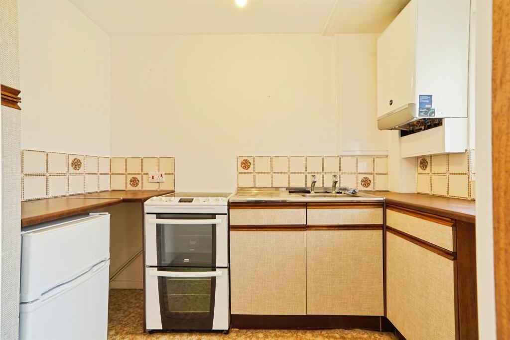 Lakeside Terrace, Rawdon, Leeds photo 4
