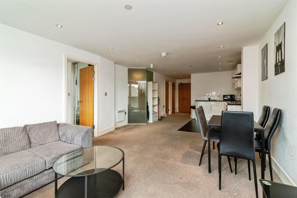 Apartment in Nottingham, Nottinghamshire - View 5