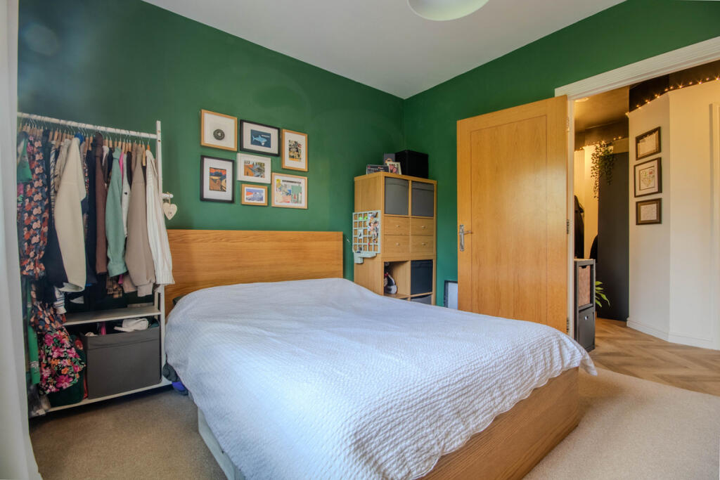 Apartment in Cardiff, Pentwyn - View 4