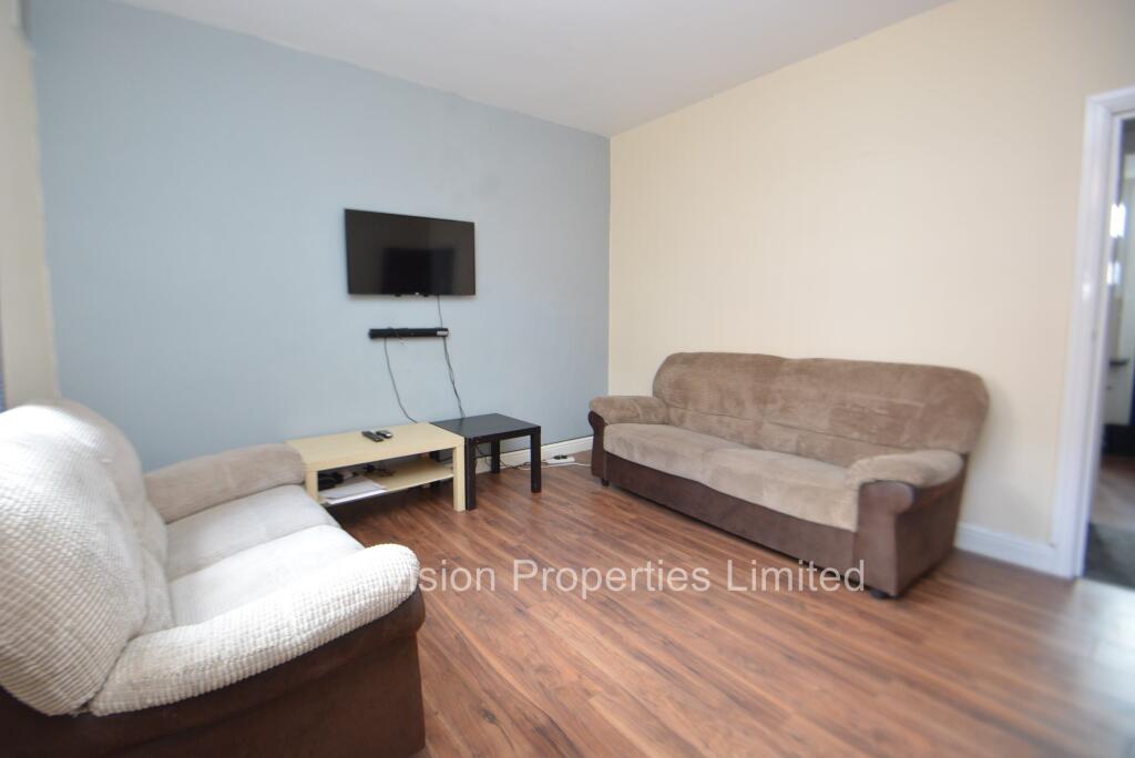 House in Leeds, West Yorkshire - View 5