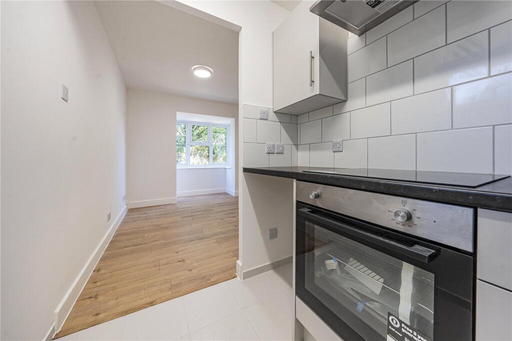 Apartment in London, Yiewsley - More