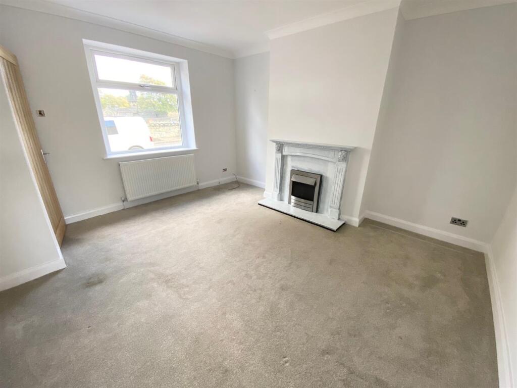 House in Huddersfield - View 4
