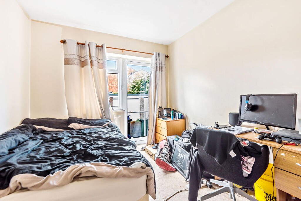 Apartment in Guildford - View 5