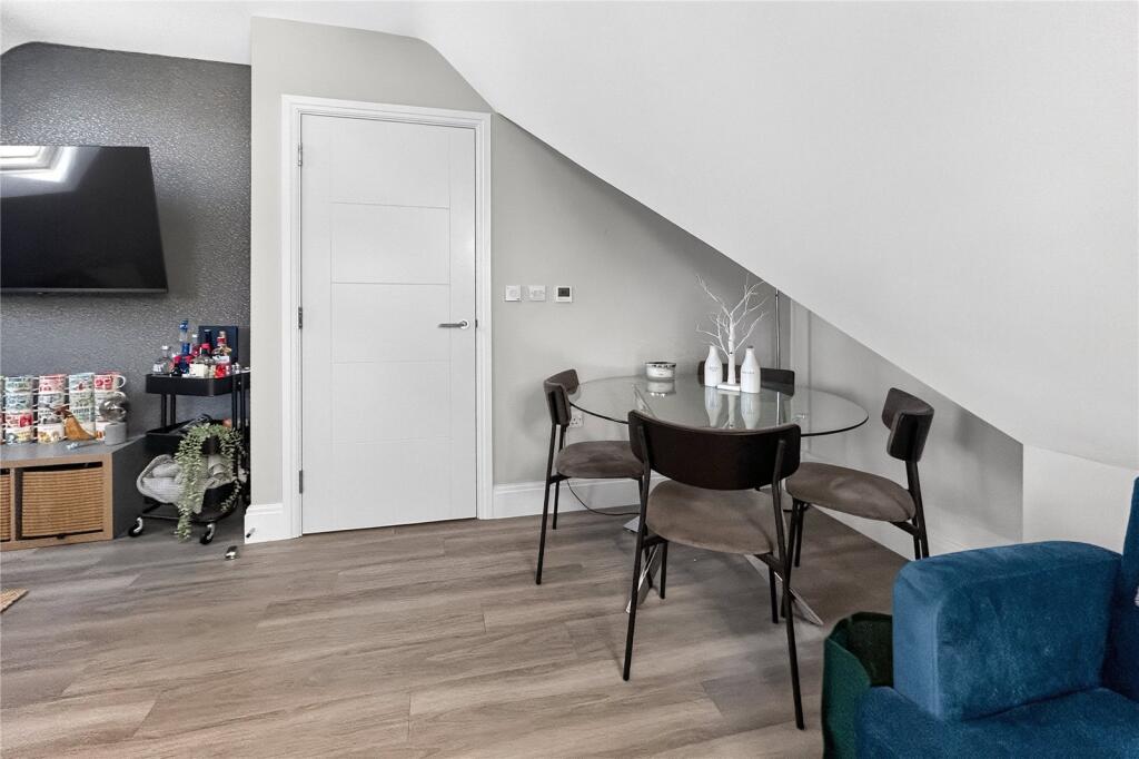 Apartment in Sandhurst - More