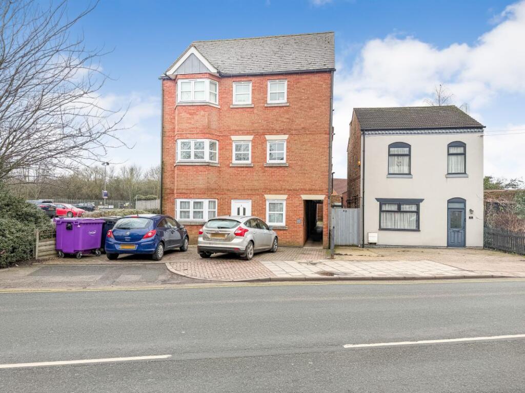 Main image of property: 4 Lea Place, Gainsborough, Lincolnshire, DN21 1BA