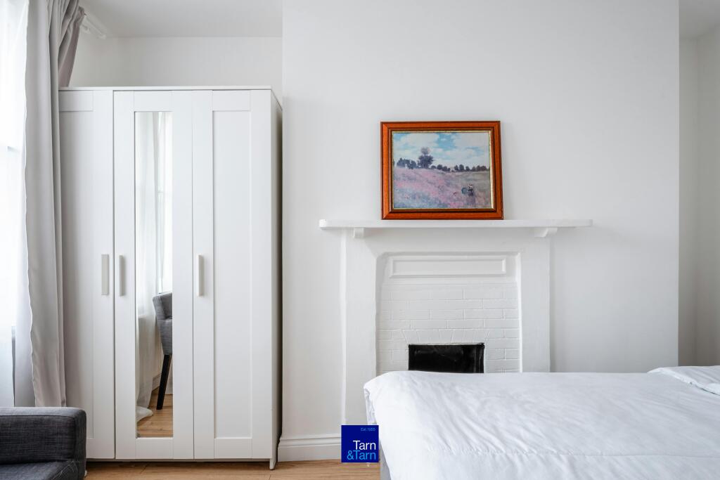 Brick Lane 136 F2 - Logo 2.jpg