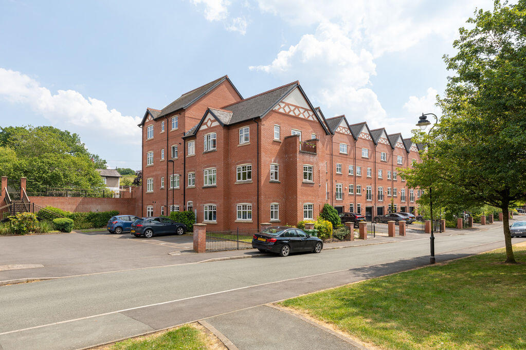 Main image of property: Gardinar Close, Standish, WN1 2UN
