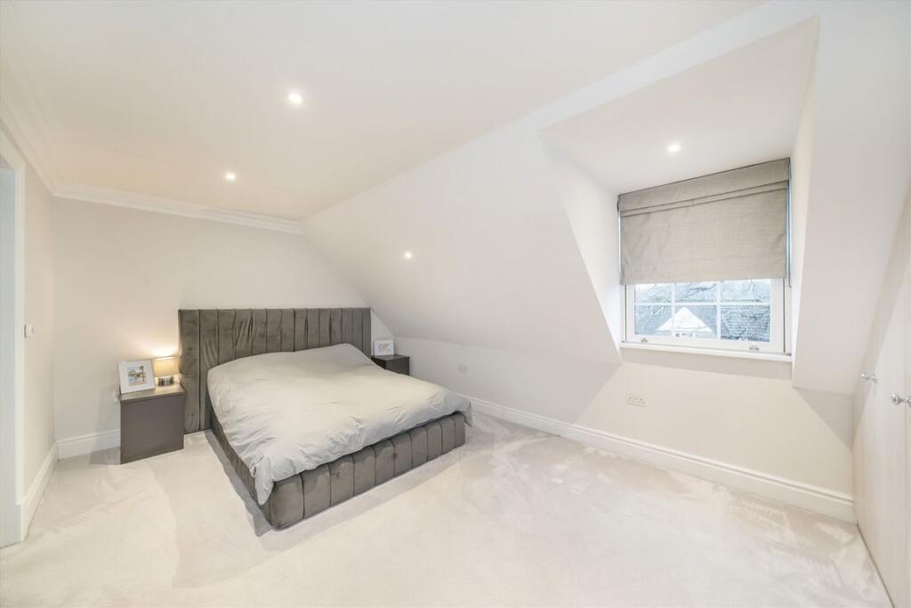 Apartment in Weybridge - View 4