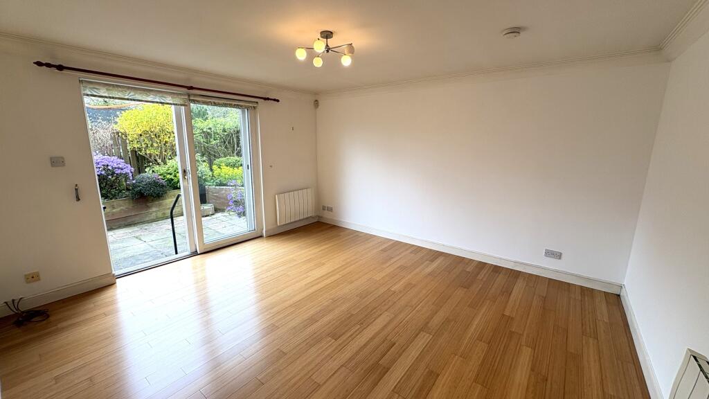 Kirk Brae, Cults, Aberdeen, AB15