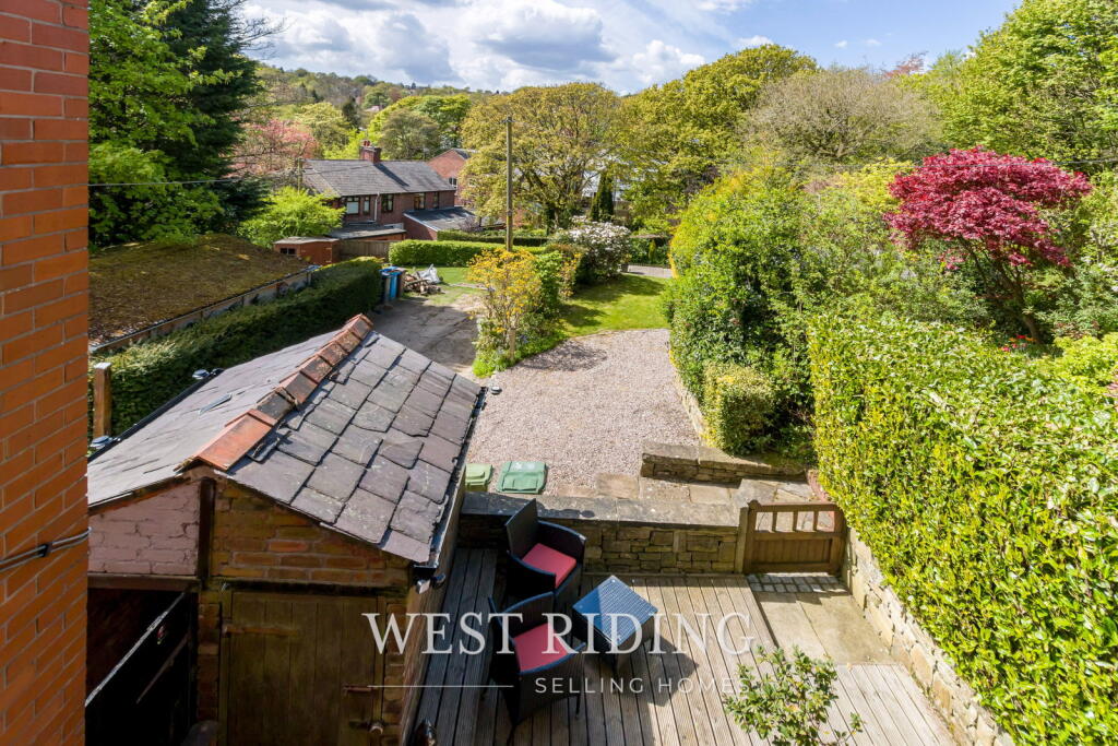 Parkfield Road, Grasscroft, Saddleworth photo 2