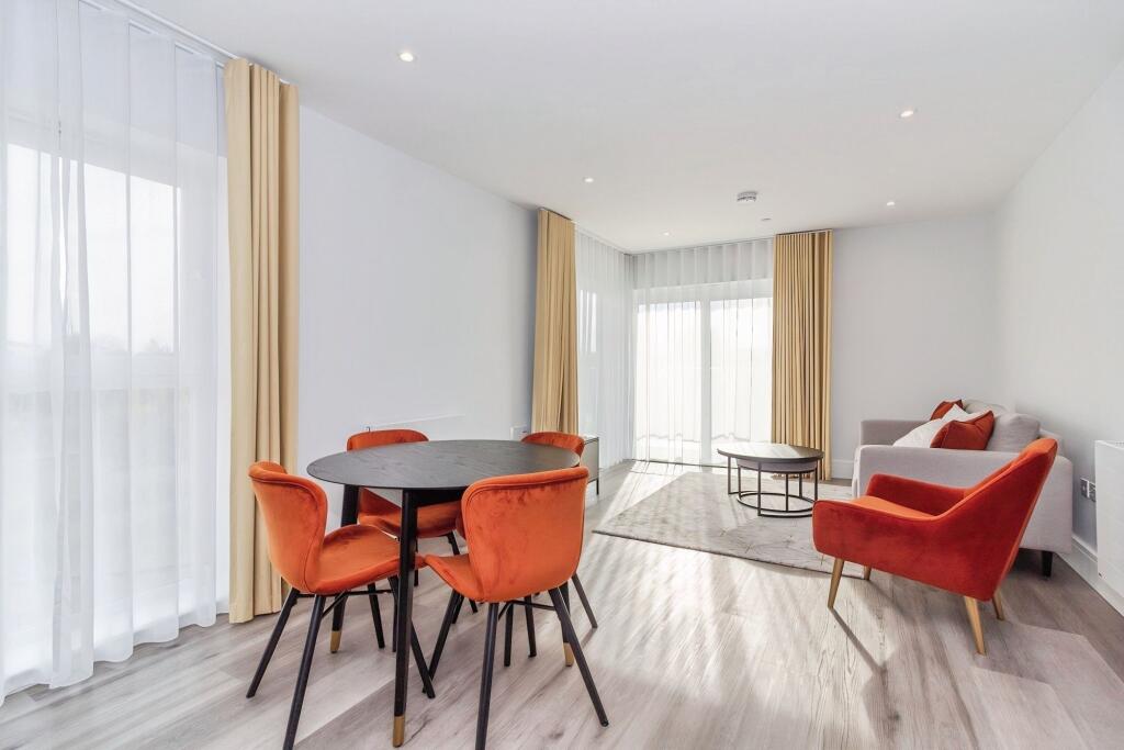 Fairhaven Drive, Reading, RG2 - More