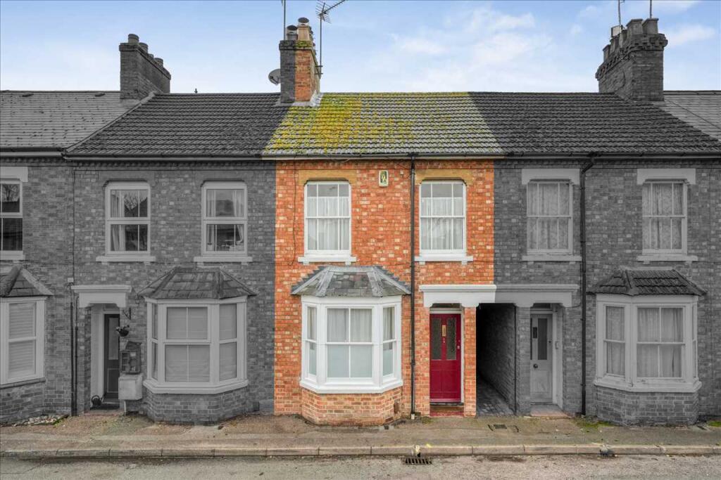 3-bed terraced on Prospect Road, Stony Stratford, Milton Keynes, £300,000
