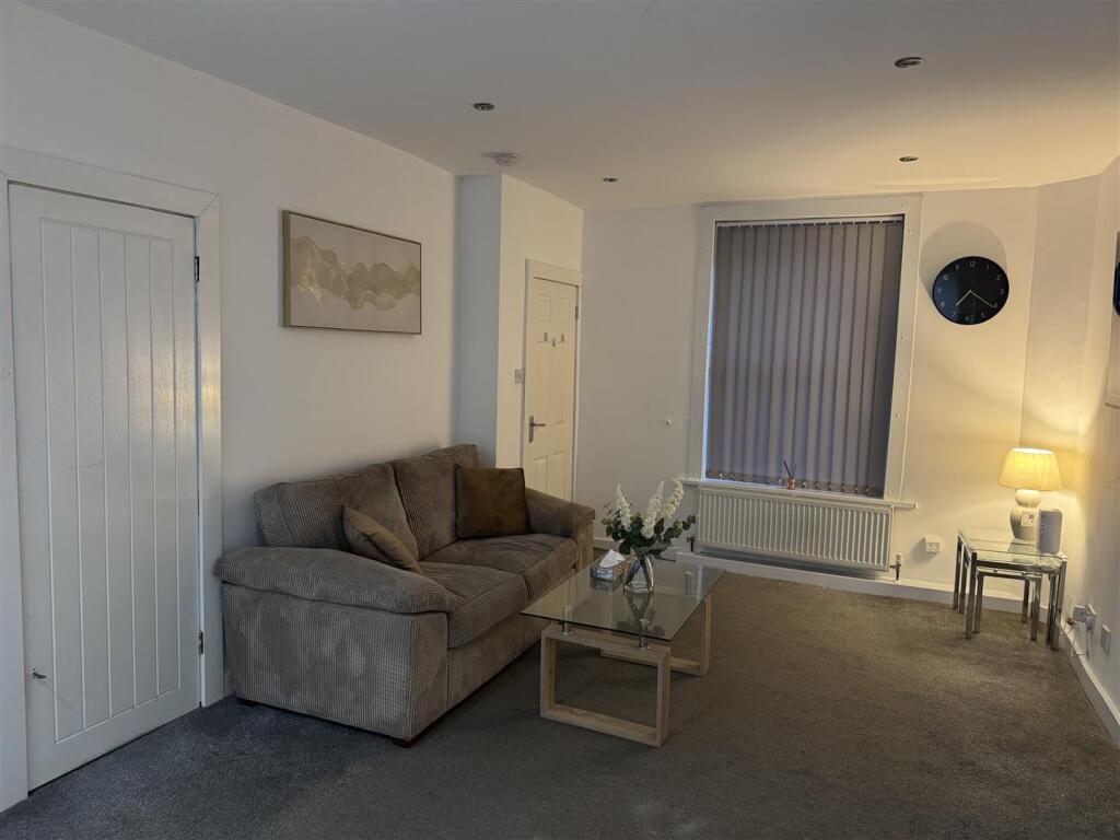 House in Calderdale, Well Head, Boothtown - View 5