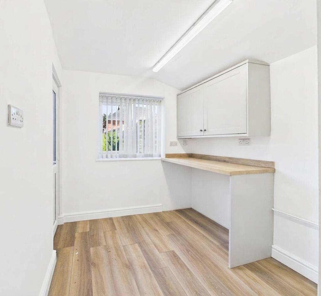 House in Stoke-on-Trent - View 4