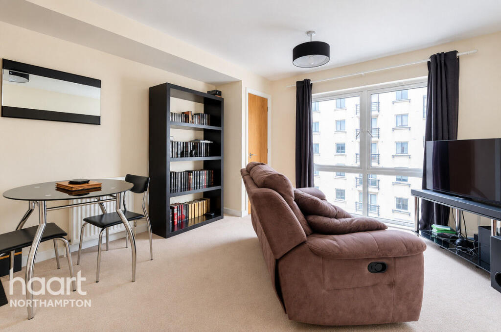 Apartment in Northampton, West Northamptonshire - View 5