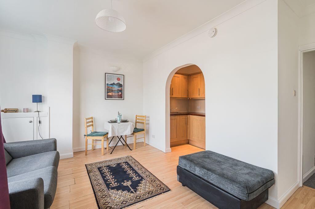 Apartment in Edinburgh, Drumbrae, Clermiston - View 3