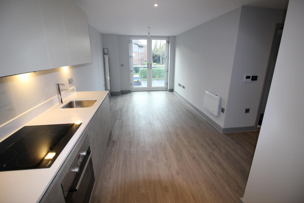 Apartment in Kingston upon Thames - View 4