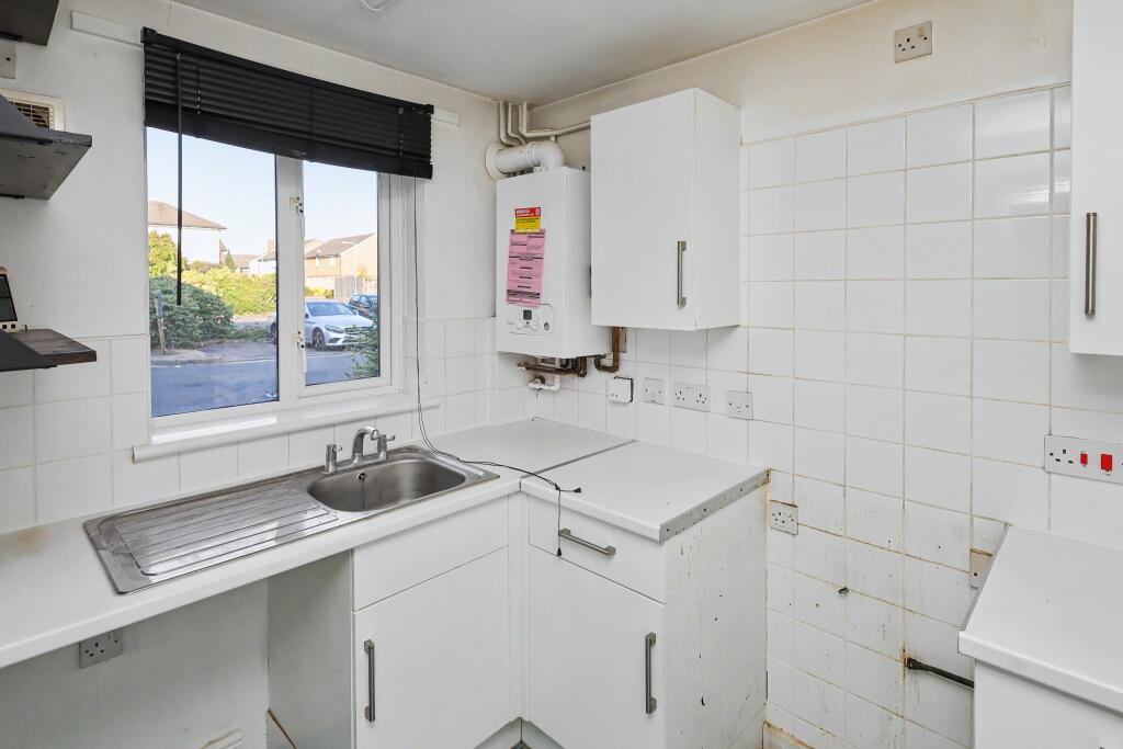 House in London, Loxford - View 3