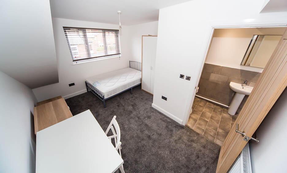 6 bedroom terraced house for rent
