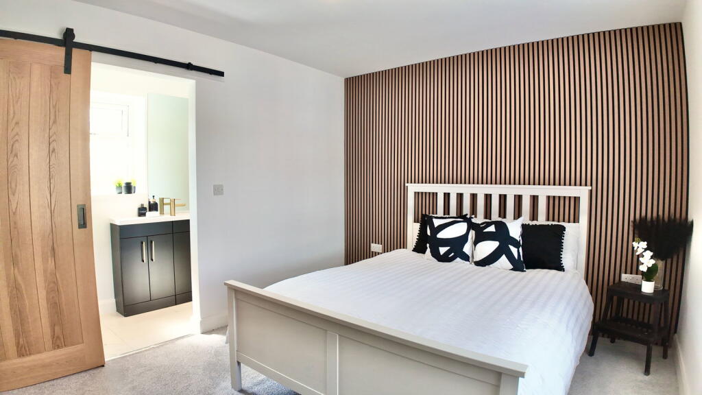 House in Newport - View 4