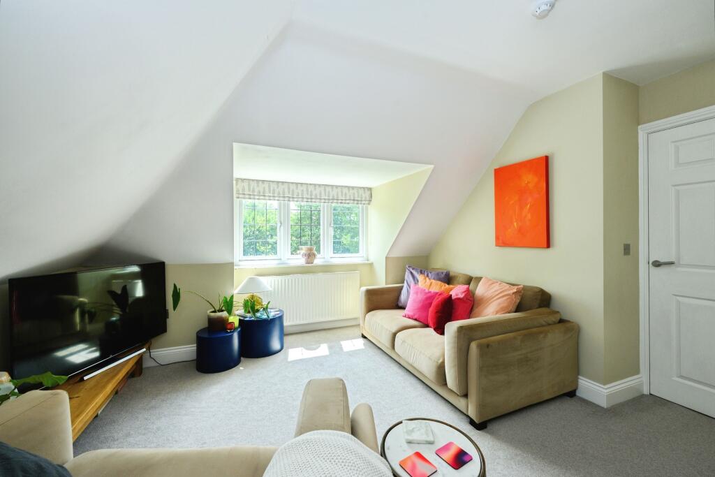 Apartment in Tandridge, Nutfield - View 2