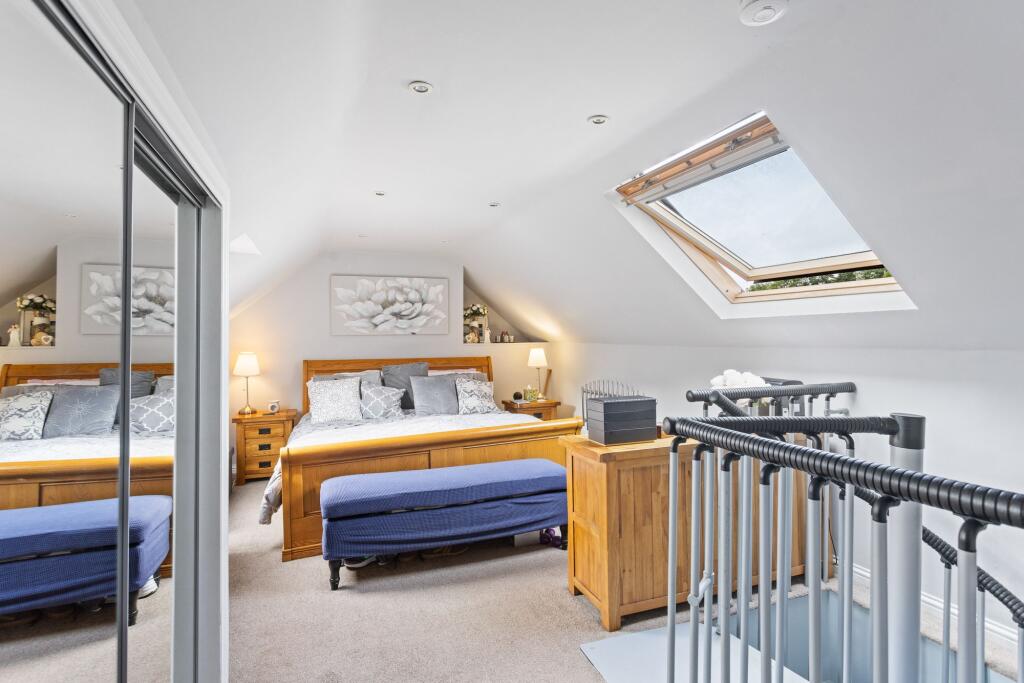 House in Livingston, Murieston - More