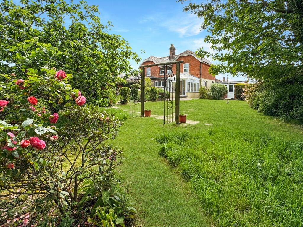 Main image of property: Oxford Street, Cowes, PO31